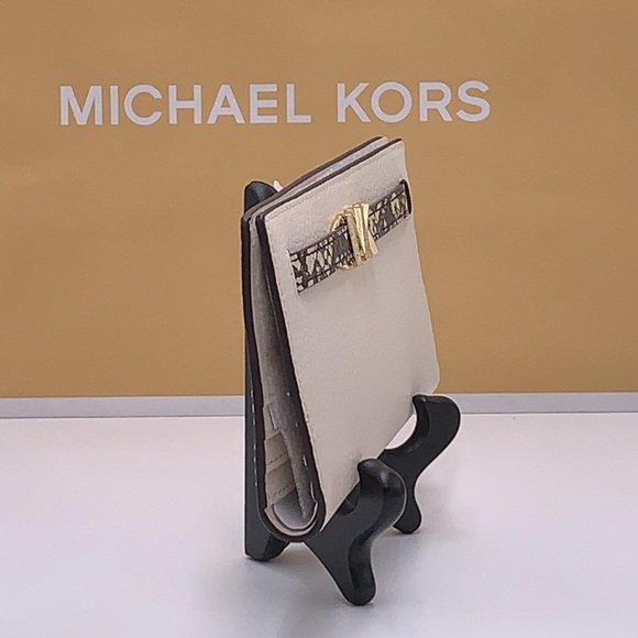 Michael Kors Reed Large
Snap Bifold Wallet Nat / Light Cream Color - Picture 5 of 11